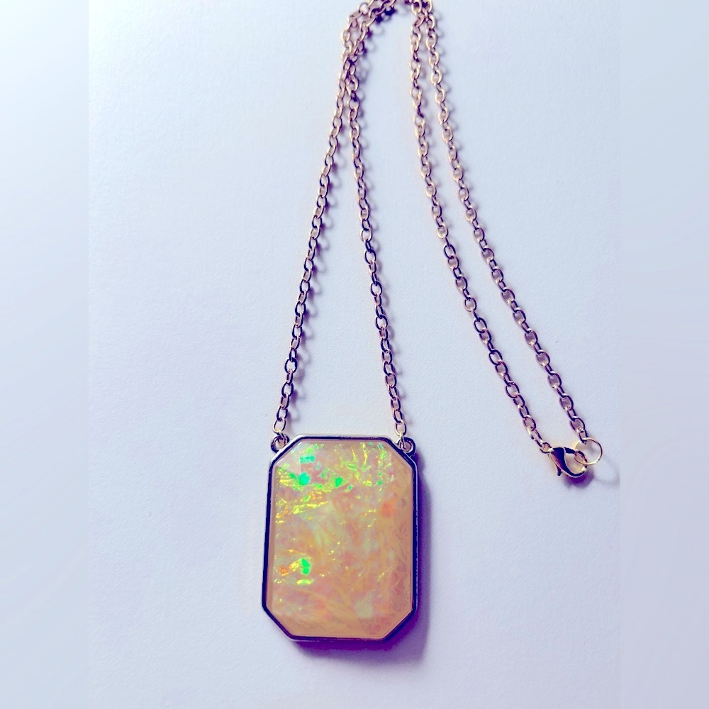 💰FREE add 1/bundle Necklace Foil 1.75” glass (resin) pendant, 22” goldtone chain